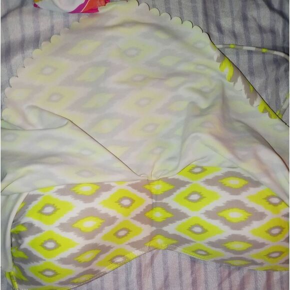 4 bathing suit pieces - Picture 8 of 14